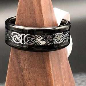 Unisex Tribal Ring Size 8 Black Resin Silver Tone Filigree Inlay 0.25" Band